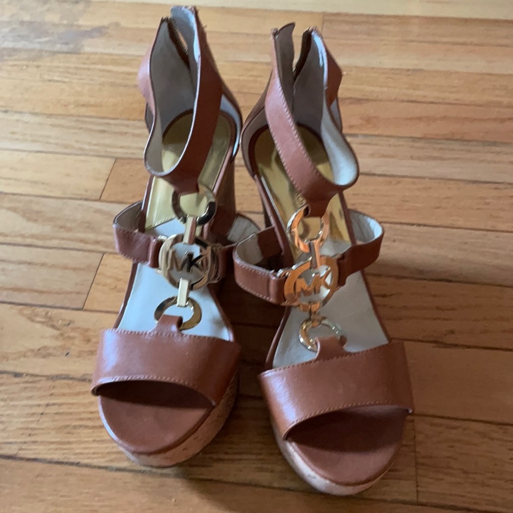 Michael Kors leather & gold wedge sandals size 7.5